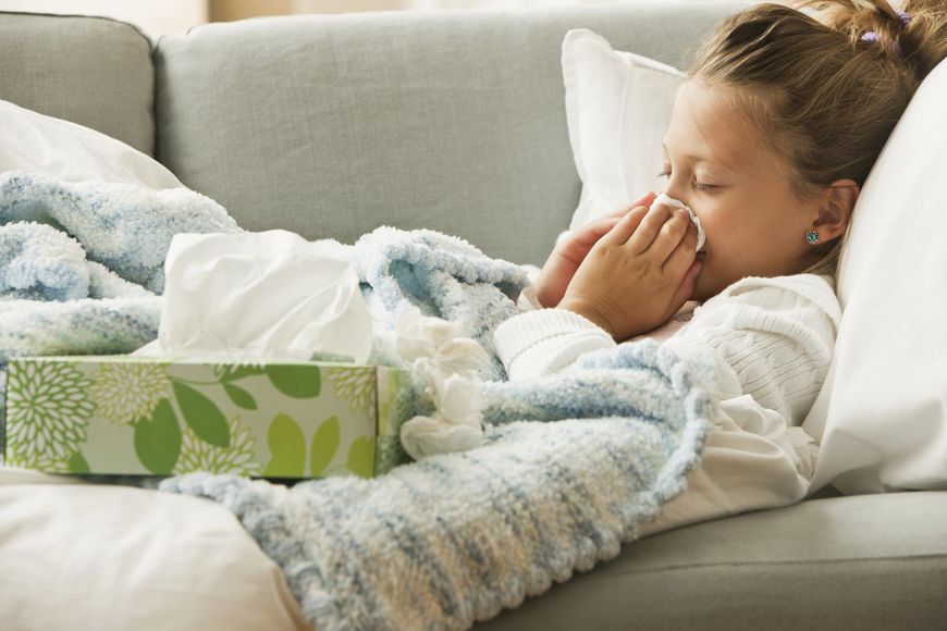 Czego nie robić, gdy dziecko zaczyna chorować i ma gorączkę?