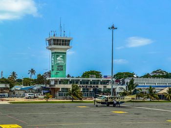 150 Polaków utknęło na Zanzibarze. "Wyrzucili nas z lotniska"