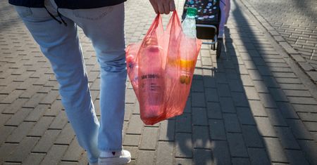Szybciej i wygodniej. Nadchodzi nowa era butelkomatów w Polsce
