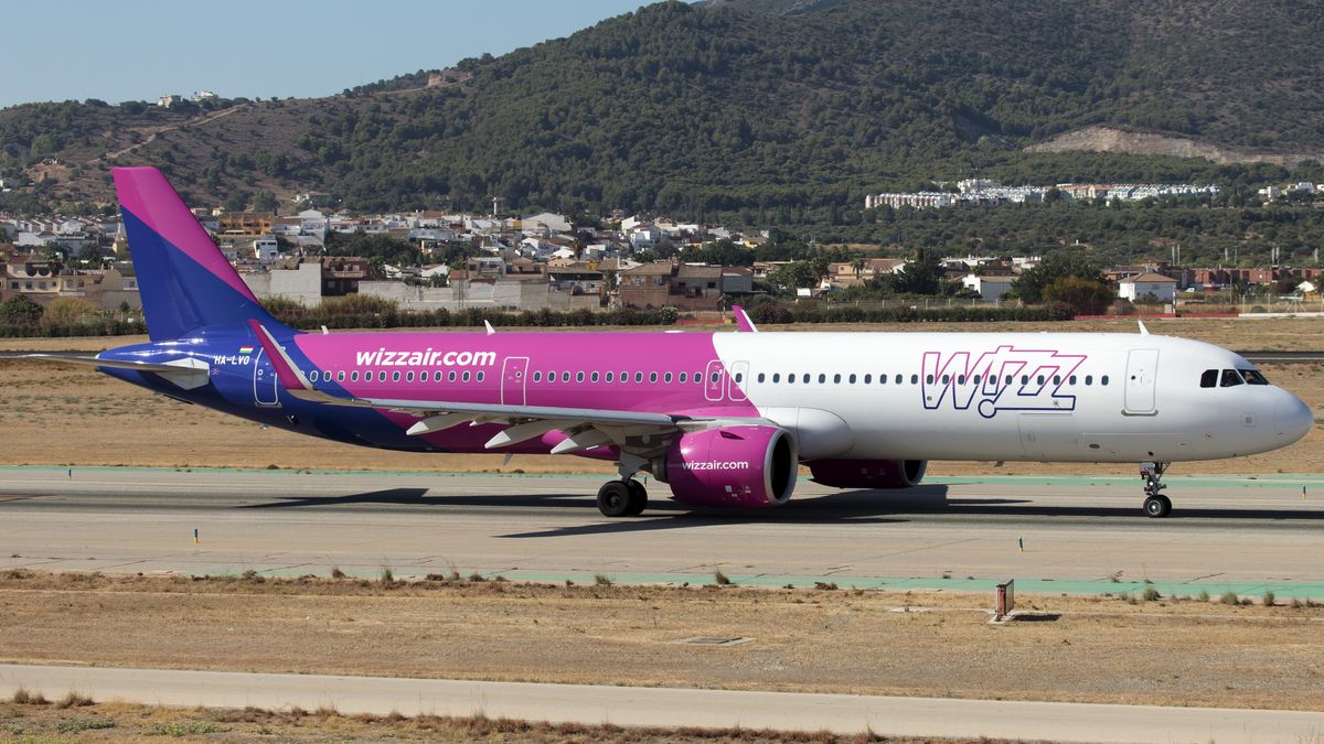 MALAGA COSTA DEL SOL AIRPORT, MALAGA, SPAIN - 2022/08/21: A Wizz Air Airbus 321 taxiing at Malaga Costa airport.
Wizz Air is a Hungarian ultra-low-cost carrier with its head office in Budapest, Hungary. The airline serves many cities across Europe, as well as some destinations in North Africa, the Middle East, and South Asia. (Photo by Fabrizio Gandolfo/SOPA Images/LightRocket via Getty Images)