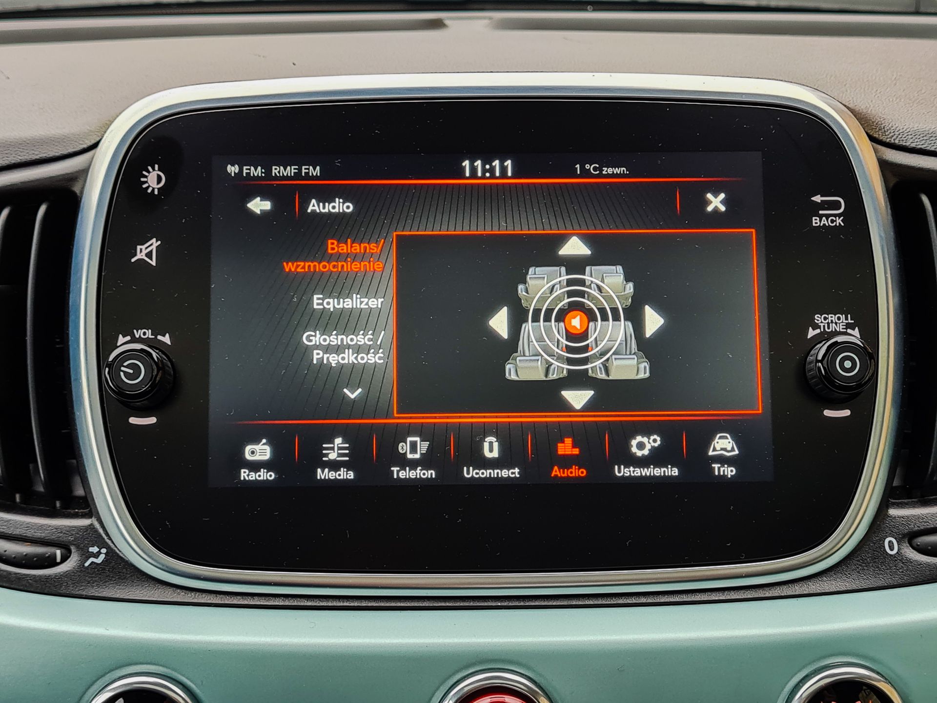 Fiat 500 Hybrid: Miękka hybryda, wirtualne zegary i działanie Android Auto 8
