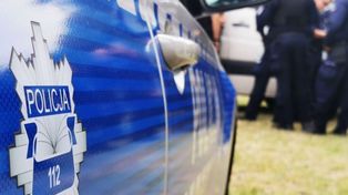 Szczecinek: Przewrócili i okradli pijanego mężczyznę. Potem wezwali karetkę i poszli się bawić