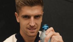 Krzysztof Piątek ambasadorem akcji „Woda, która Pomaga” Kingi Pienińskiej