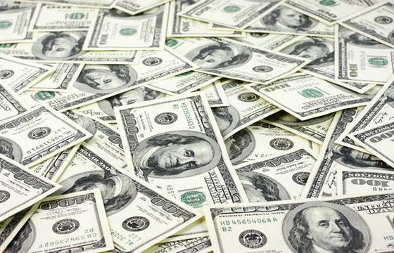 Dziennikarze w USA zarabiają coraz mniej od PR-owców
