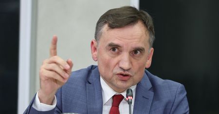 Nie stawiał się na przesłuchania, sąd wlepił mu kary. Ziobro nie płaci