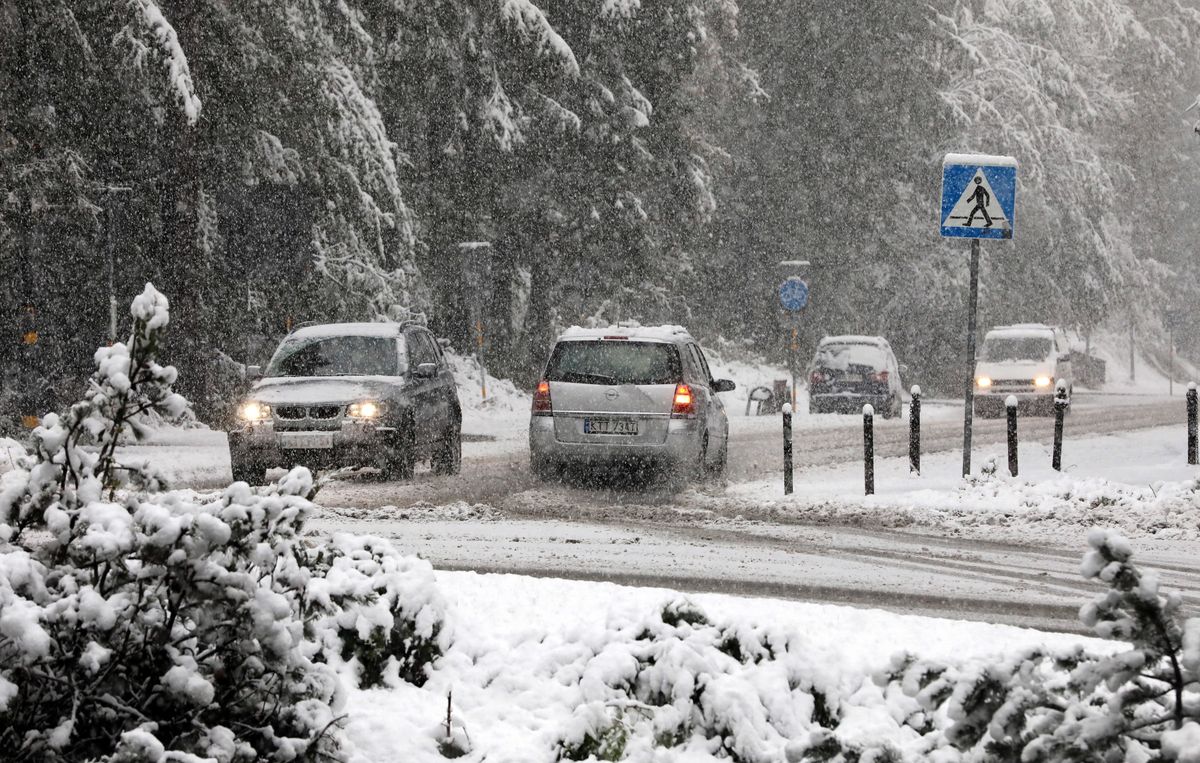 Pogoda. Zakopane już w zimowej odsłonie. Pierwszy śnieg zaskoczył turystów