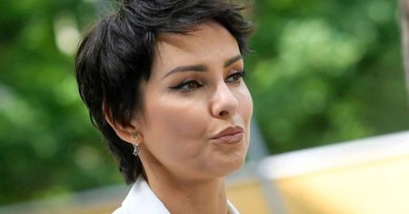 Wypoczywa na wsi. Wskoczyła w sukienkę "spaghetti"