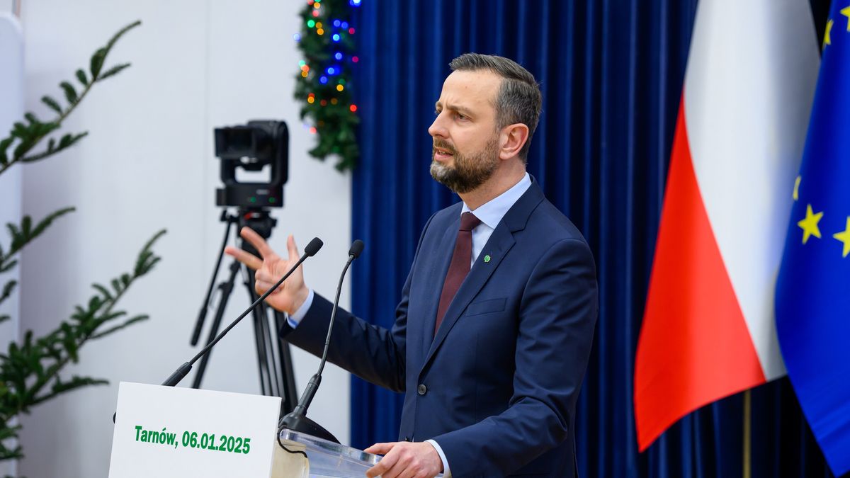 Tarnów, 06.01.2025. Wicepremier, minister obrony narodowej Władysław Kosiniak-Kamysz podczas spotkania z mieszkańcami Tarnowa, 6 bm. w budynku delegatury Urzędu Wojewódzkiego. (mr) PAP/Paweł Topolski