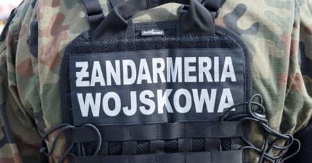 Skrzynie na amunicję w lesie. Żandarmeria ustaliła ich właściciela