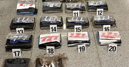 25 kg kokainy ukryte w bagażu na Lotnisku Chopina. Mazowiecka KAS zatrzymała przemyt wart 5,2 mln zł
