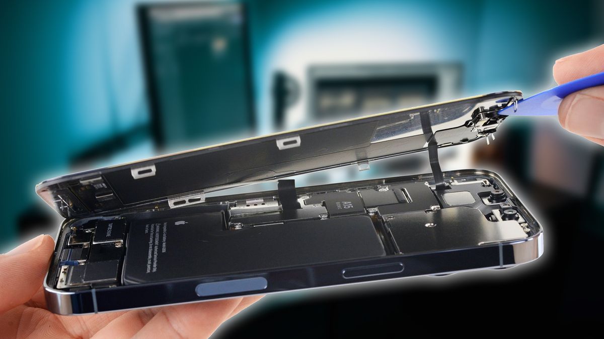 iPhone 13 Pro rozebrany na czynniki pierwsze. Co skrywa flagowiec Apple? 1