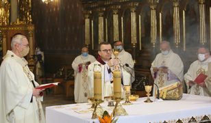 Niedziela Palmowa. Nowe obostrzenia: "chętnych do udziału w liturgii jest więcej"