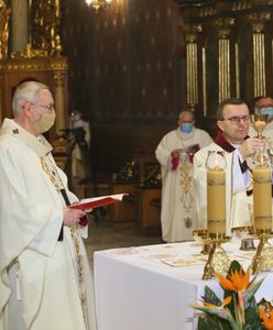 Niedziela Palmowa. Nowe obostrzenia: "chętnych do udziału w liturgii jest więcej"