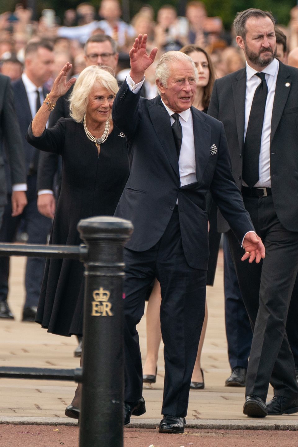 Król Karol III przybywa do Londynu