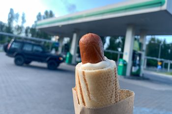 Półfinalista MasterChefa przetestował hot-dogi na stacjach. Oto lider