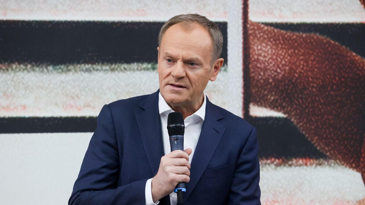 Donald Tusk
Marian Zubrzycki
krajowa, m�odzie�, polityk, polityka, spotkanie, wizyta, otwarte, partia polityczna, parti� polityczn�, partii politycznej, Platforma Obywatelska, PO, przewodnicz�cym, +kredyt 0 procent+, kredyt 0 proc., kredyt 0 procent, O%, szczeg�ach programu mieszkaniowego, szczeg�y