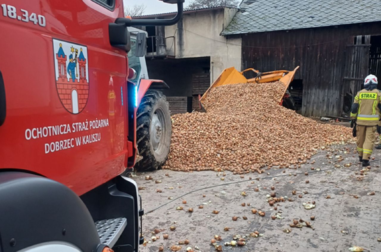 Maszyna zmiażdżyła rolnika. Musieli wyciąć otwór w ścianie