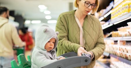 Pilny komunikat GIS. W mleku wykryto bakterie, które są groźne zwłaszcza dla niemowląt