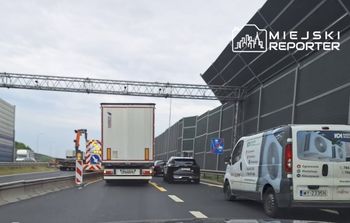 Zepsute auto ciężarowe blokuje lewy pas ruchu S8