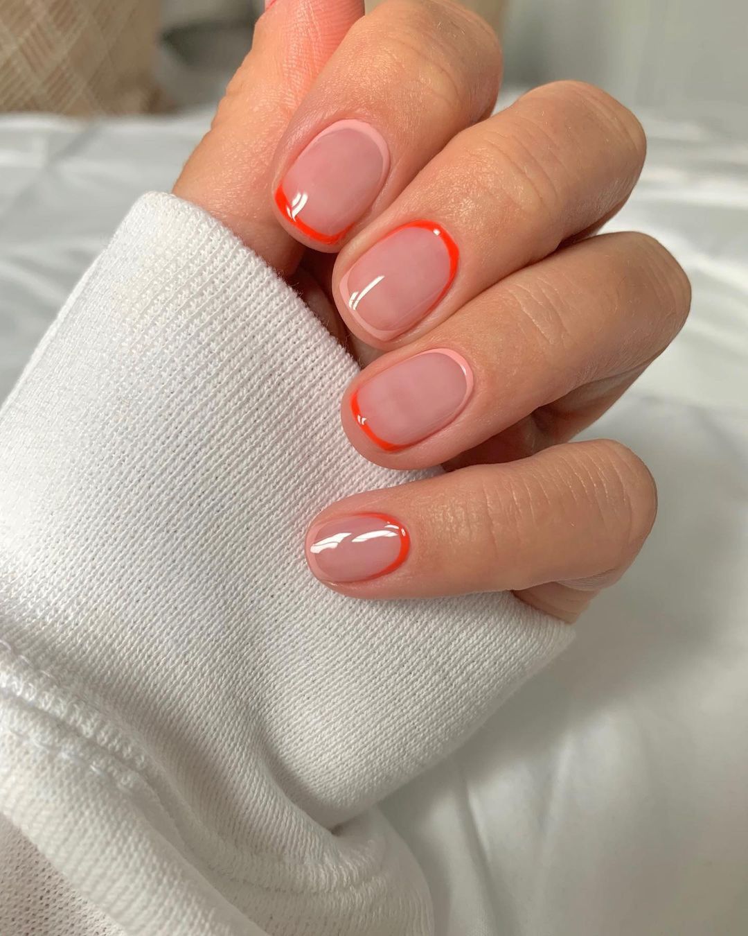 Uniwersalny manicure z oryginalnym detalem