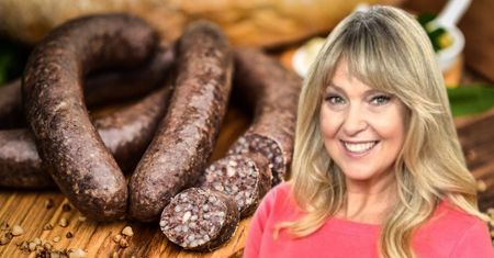 Ewa Wachowicz robi najlepszą kaszankę z grilla. Przepis zupełnie inny niż wszystkie