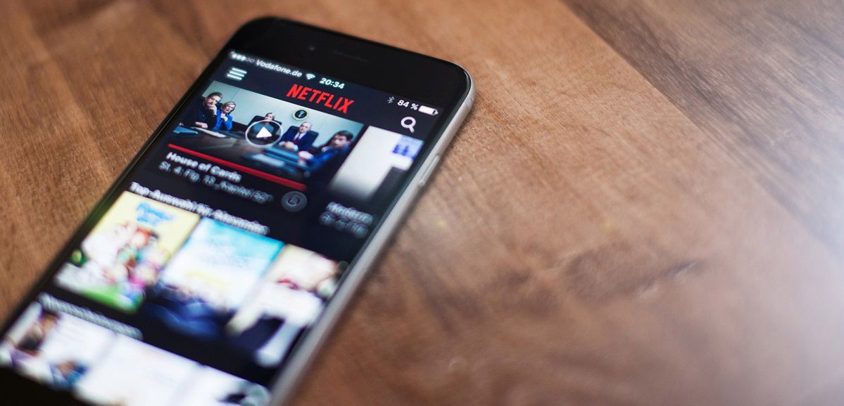 Netflix na smartfonie z depositphotos