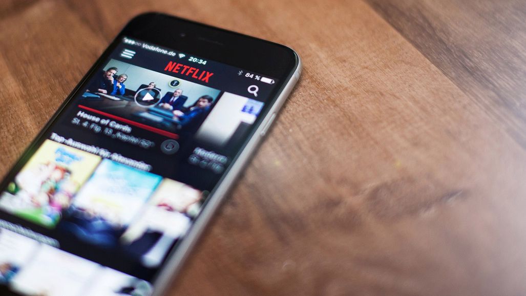 Netflix na smartfonie z depositphotos