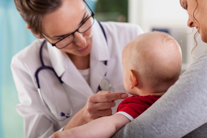 Jak leczyć objawy kataru u niemowląt?