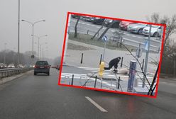 Paraliż w Warszawie. Ludzie leżą na chodnikach, autobusy są opóźnione