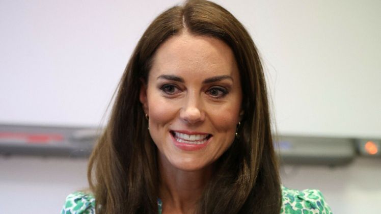 Kate Middleton "recyklinguje" jedwabną sukienkę w cętki