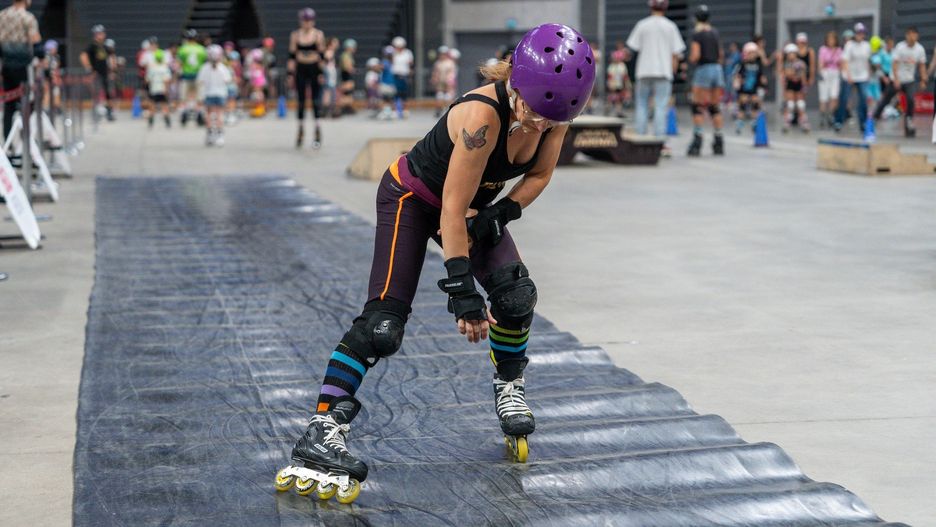 Rolkowiska w hali Ergo Arena cieszą się dużą popularnością. Na idealnie gładkiej płycie obiektu można jeździć za darmo