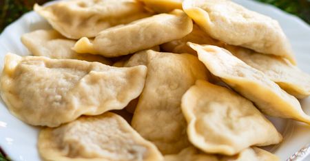 Zamiast gotować w kompocie, dodaję do pierogów. Dzieci zajadają jak szalone