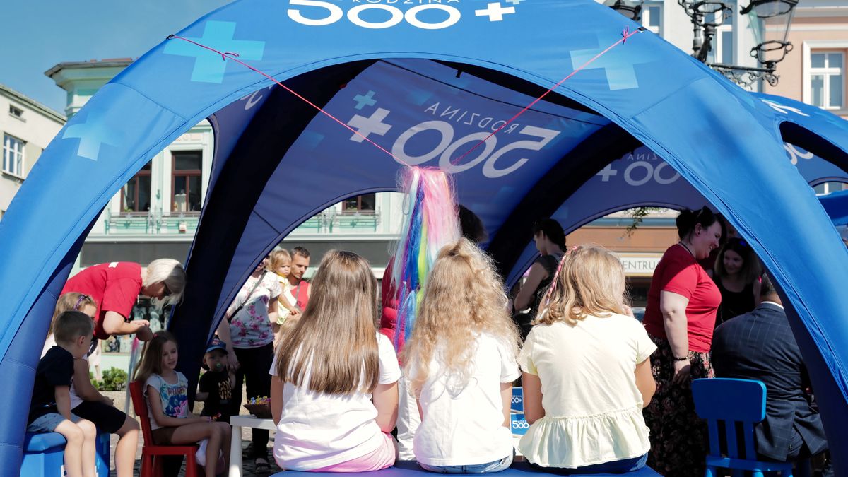 "Rodzina 500 plus". Aby otrzymać pieniądze, należy ponownie złożyć wniosek