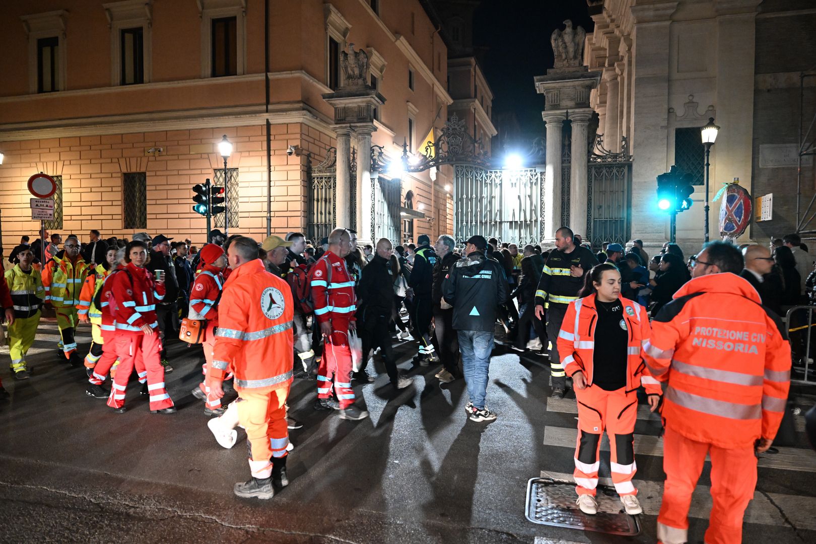 Rzym w stanie najwyższej gotowości. Przygotowania do pogrzebu Franciszka