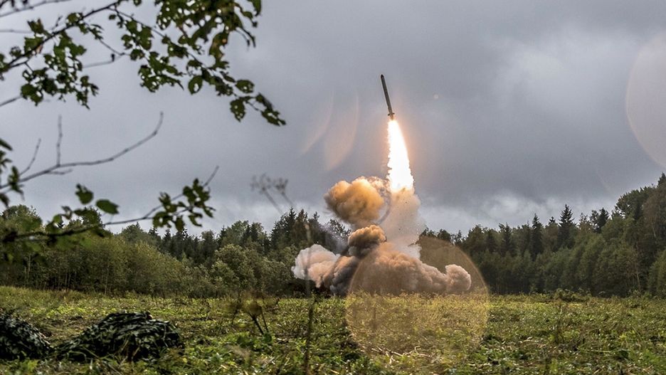 arch27
This photo provided Tuesday, Sept. 19, by Russian Defense Ministry official web site shows a Russian Iskander-K missile launched during a military exercise at a training ground at the Luzhsky Range, near St. Petersburg, Russia, Monday, Sept. 18, 2017. The Zapad (West) 2017 maneuvers have caused concern among some NATO members neighboring Russia, who have criticized a lack of transparency about the exercises and questioned Moscow's real intentions. (AP Photo/ Russian Defense Ministry Press Service)
Defense Ministry Press Service