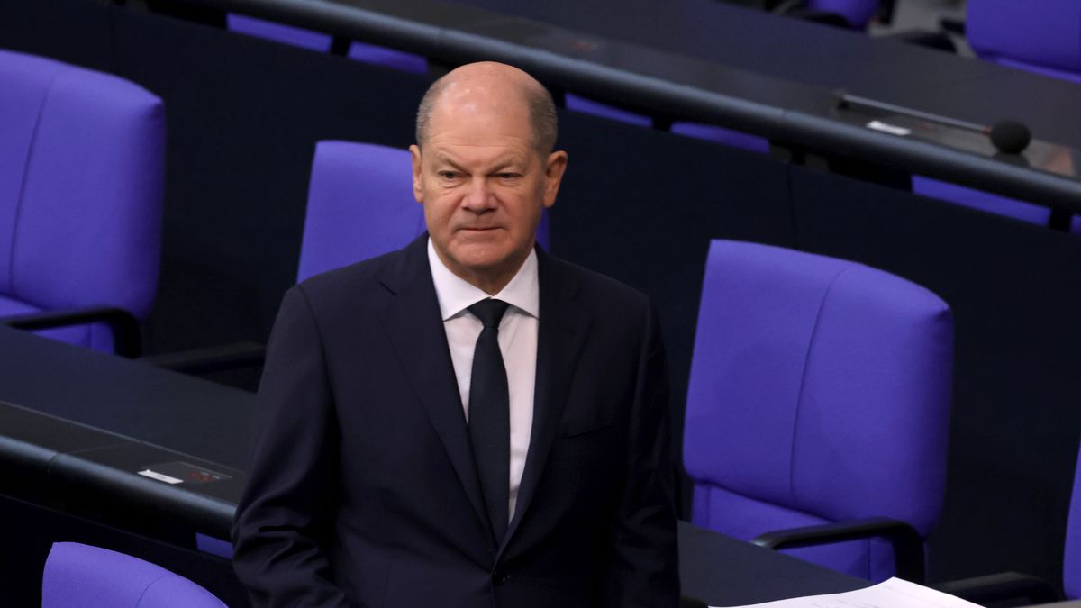 BERLIN, GERMANY - MARCH 02: German Chancellor Olaf Scholz arrives to speak in the Bundestag one year on since his "Zeitenwende" speech, the term he used following Russia's military invasion of Ukraine to describe a new era in the European political landscape, on March 02, 2023 in Berlin, Germany. Scholz said today that Germany stands resolutely behind Ukraine and that Putin has miscalculated if he thinks time is on his side in Russia's ongoing war. A crucial part of Scholz's speech one year ago was the announcement of a special EUR 100 billion fund to modernize Germany's under-funded military, though critics charge too little of the fund has so far been spent. Overall Scholz has again and again been perceived as failing to show determined leadership when it comes to Germany's military and its military support for Ukraine. (Photo by Sean Gallup/Getty Images)