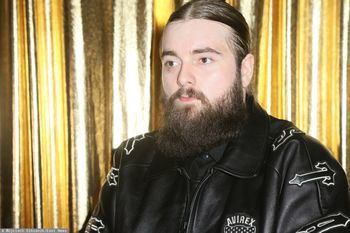 Bedoes zaskakuje fanów. "Za dwa lajki" kupił buty dwóm chłopakom