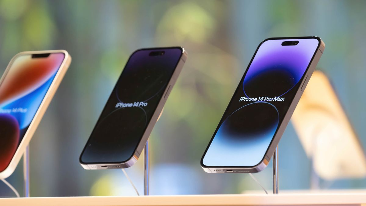TOKYO, JAPAN - 2022/10/20: iPhone 14 lineup (14 Plus, 14 pro and 14 Pro Max) on display inside Apple store in Marunouchi, Tokyo. (Photo by Stanislav Kogiku/SOPA Images/LightRocket via Getty Images)