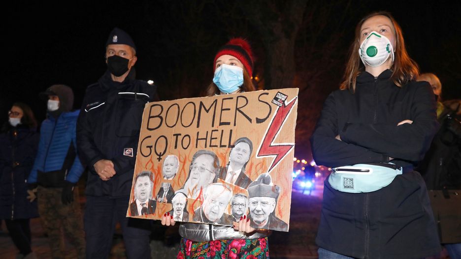 Strajk Kobiet w Krakowie. Błyskawiczna akcja policji i wstrzymane manifestacje