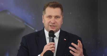 Czarnek wydał fortunę z publicznych pieniędzy. Oto cel