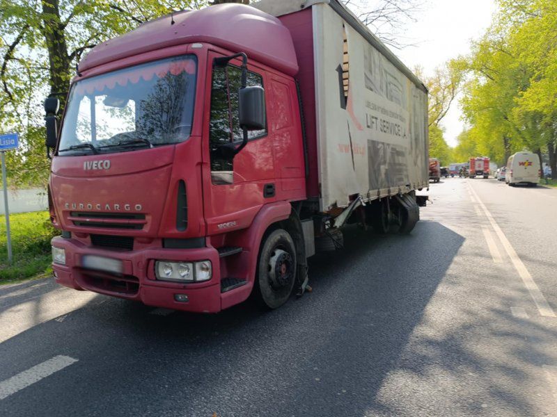 (fot. lublin112.pl)  Nieprzytomny kierowca zakleszczony w pojeździe