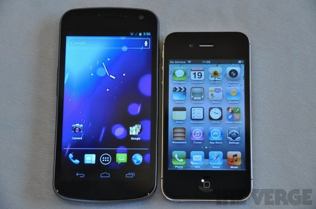 Galaxy Nexus vs. iPhone 4s | fot. theverge.com