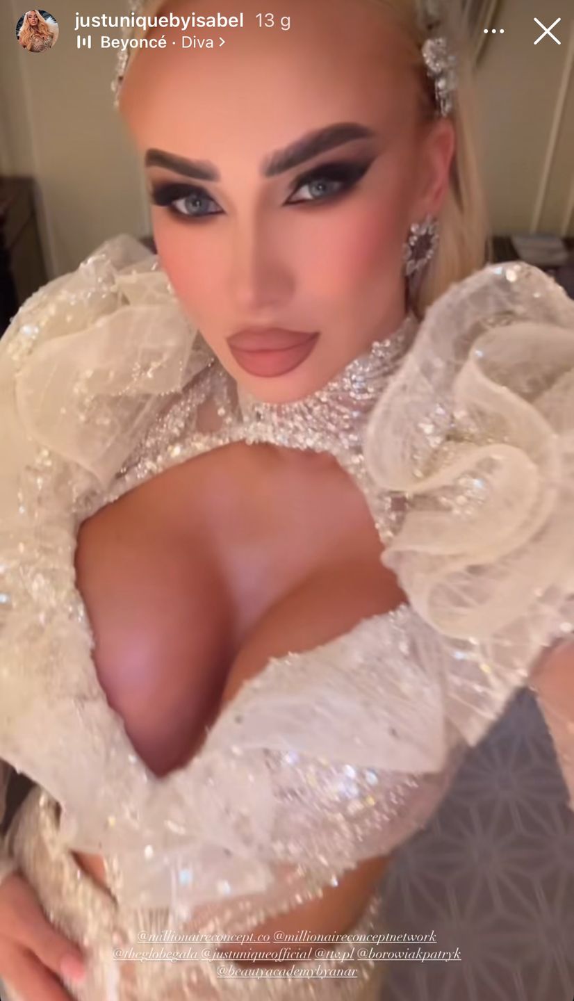 Izabela Macudzińska odbiera nagrodę