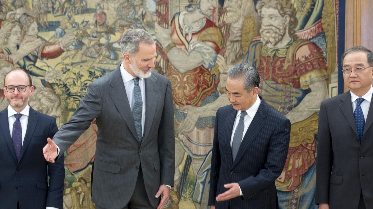 MADRID, SPAIN - FEBRUARY 19: King Felipe VI (2l) receives in audience the Minister of Foreign Affairs of the People's Republic of China, Wang Yi (2r), at the Zarzuela Palace, on 19 February, 2024 in Madrid, Spain. The aim of the visit is to implement the common understandings reached by the two countries, continue the 'friendly atmosphere' of the 50th anniversary of diplomatic relations, consolidate mutual trust, boost friendship, promote cooperation and enrich the China-Spain comprehensive strategic partnership. Prior to his meeting with the King, Wang Yi met with the President of the Government. (Photo By Alberto Ortega/Europa Press via Getty Images)