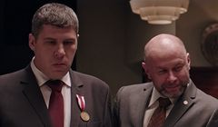 Lektura „Gazety Wyborczej” i minister wojny z odznaczonym rzecznikiem w nowym odcinku „Ucha prezesa” (wideo)