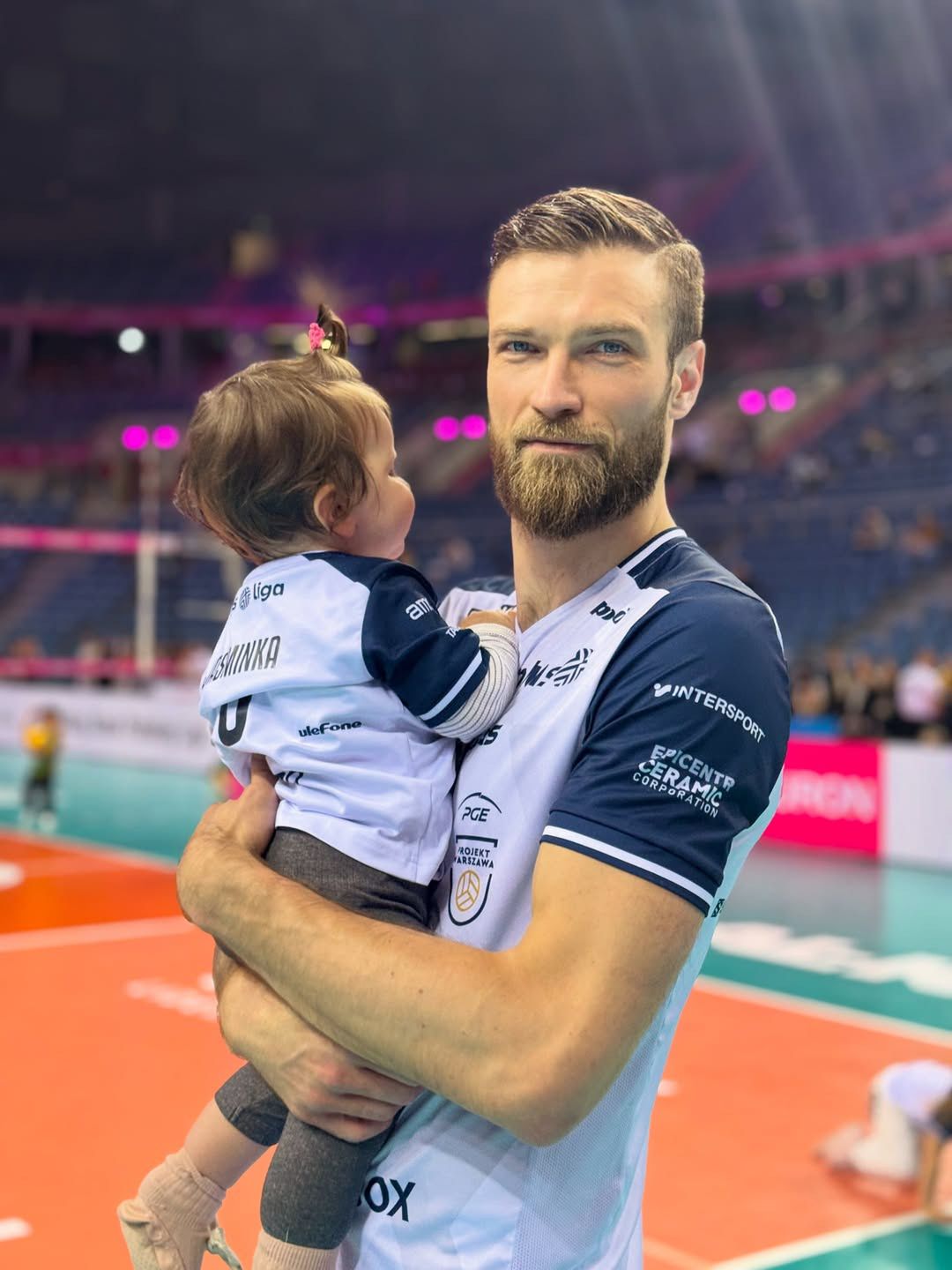 Andrzej Wrona z córkami