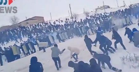 Bunt w Rosji. Tysiące wściekłych ludzi rzuciło się na policjantów