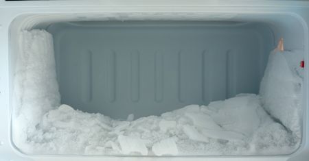 Wysmaruj zamrażarkę i zapomnij o lodzie na ściankach. Użyj tego produktu