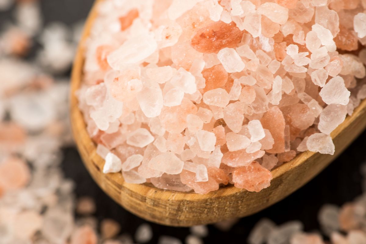 Sól himalajska składem chemicznym nie różni się od tradycyjnej soli kuchennej