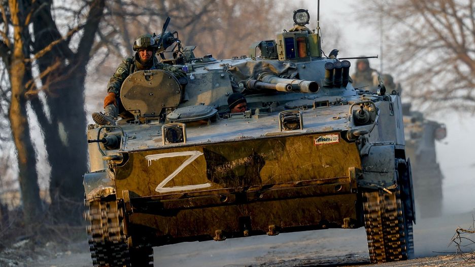 Wojna w Ukrainie - sytuacja w DonieckuVOLNOVAKHA, UKRAINE - MARCH 26: Russian soldiers are seen on a tank in Volnovakha district in the pro-Russian separatists-controlled Donetsk, in Ukraine on March 26, 2022. Volnovaha, one of the 18 regions of Donetsk in eastern Ukraine, has been under the control of the Russian Armed Forces and the pro-Russian separatist in Donetsk since March 11. Sefa Karacan / Anadolu Agency/ABACAPRESS.COMAA/ABACA